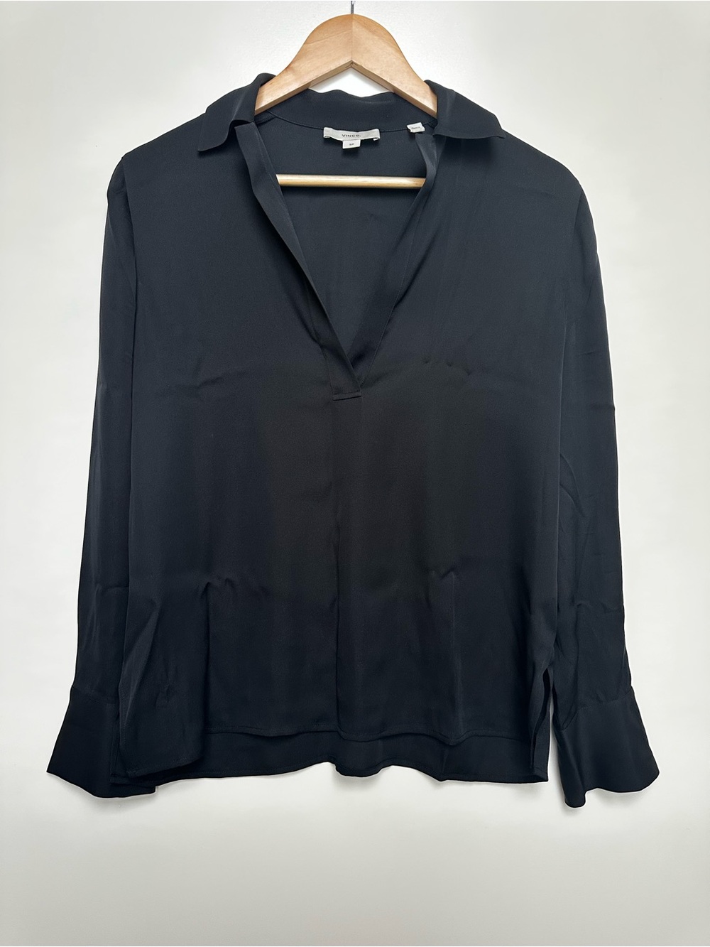Vince Black Stretch Silk Popover Blouse Size S Split V-Neck Long Sleeve Luxury